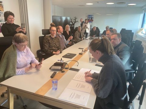 Kjarasamningur undirritaður kl. 07:23 og verkfalli aflýst